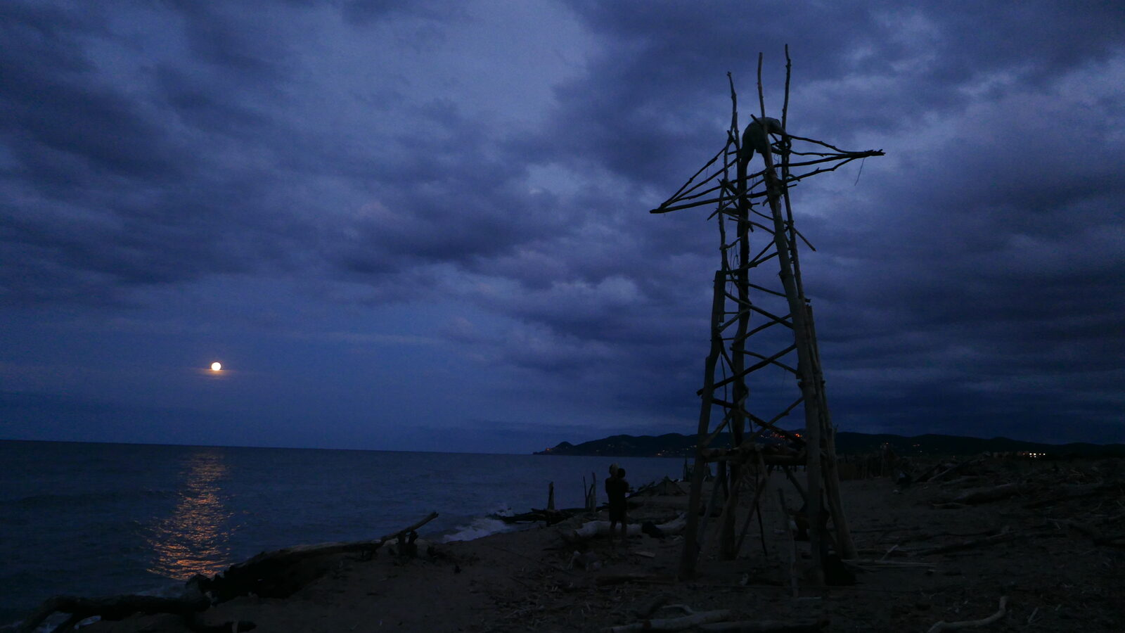 Power Tower I — construction on the shore