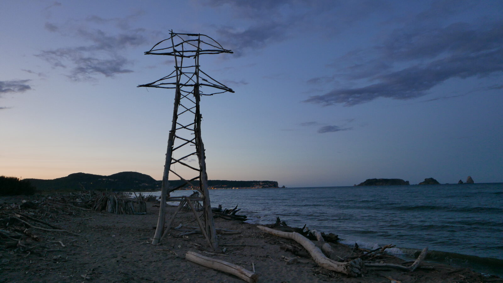 Power Tower I — construction on the shore