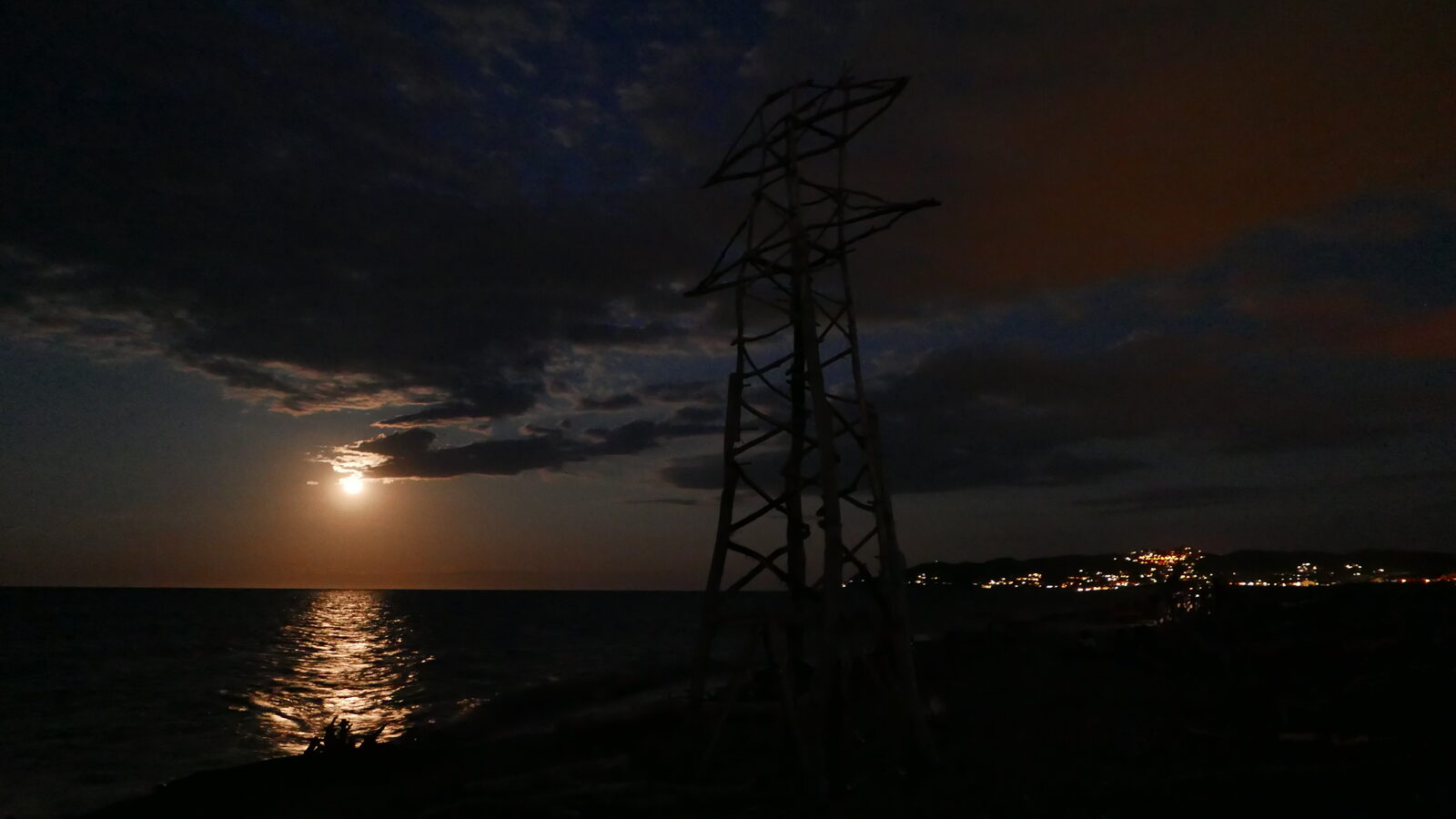 Power Tower I — construction on the shore